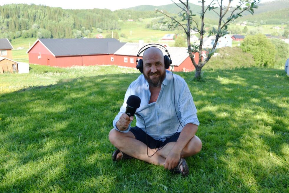 NYTT PROSJEKT. Operasanger Kristian Krokslett er ute med ny podcast ”Langs kulturveien”. Her på plenen på Krokslett i Breivik.
 Foto: Foto: Ole Kristian Andreassen