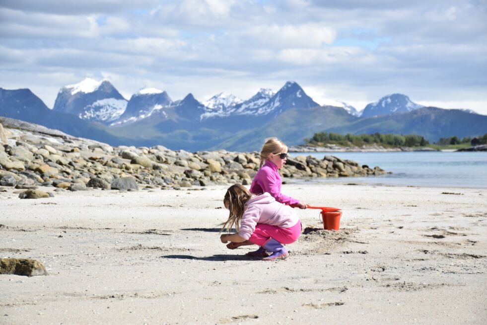 Hytteliv kan gi gode minner, for eksempel om strandturer, sol og sjø.
 Foto: Eva S. Winther
