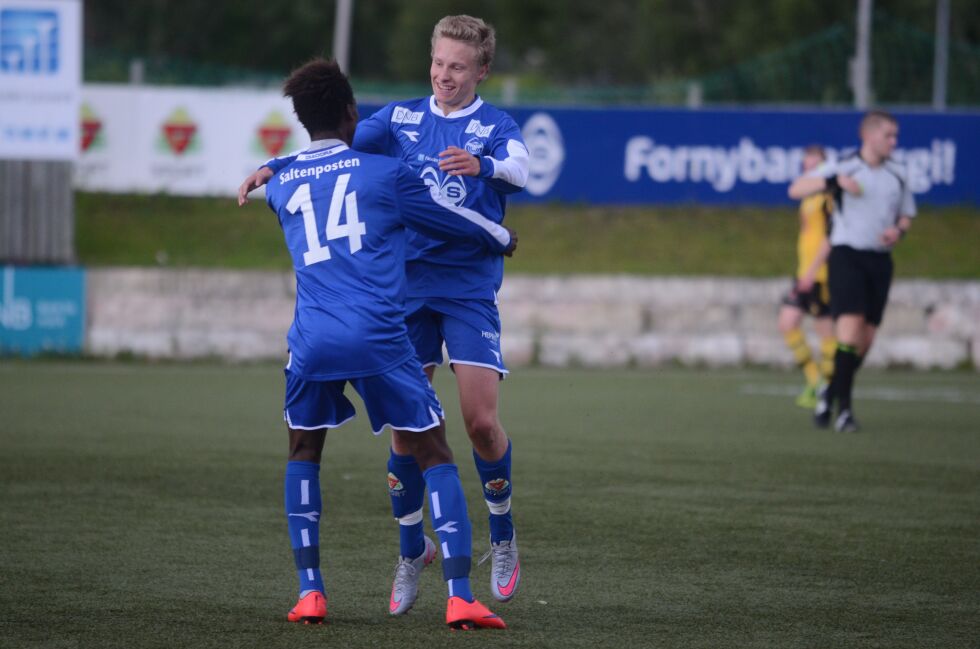 Jonas Enge Melvik jubler sammen med Ronaldo Paul etter 1-1-scoringa mot Stålkam.
 Foto: Espen Johansen