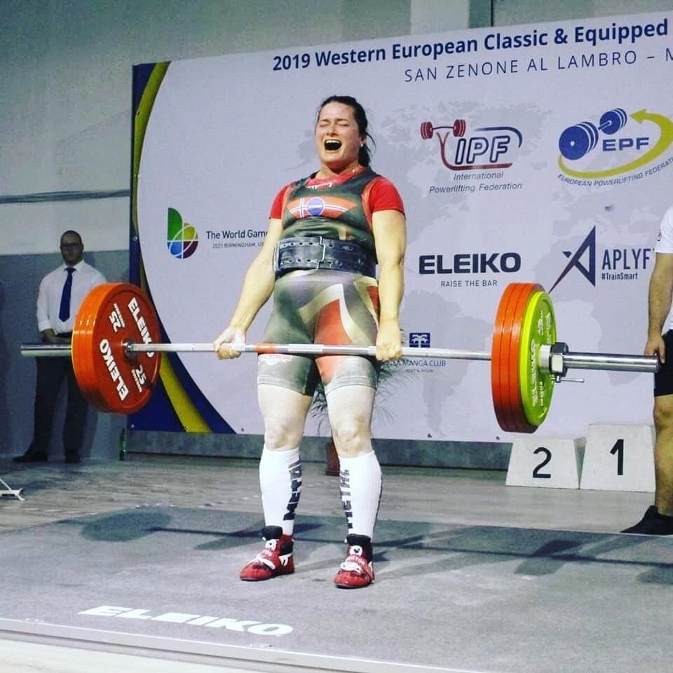 RÅSTERK. Med 205 kilo i markløft, gjorde Siri Anita Slettmyr nok til å gå helt til topps i det vesteuropeiske mesterskapet i Italia.