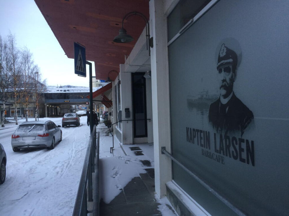TIL SALGS. Både bygget og puben Kaptein Larsen på Fauske er til salgs.
 Foto: Frank Øvrewall