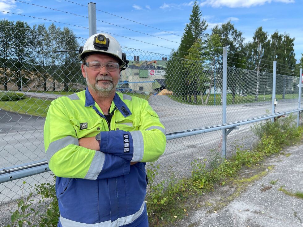 STARTET NEDSTENGING. Klubbleder Jan Harald Karlsen ved Elkem Salten sier de nå er i gang med en kontrollert nedstenging av alle tre over ved smelteverket.
 Foto: Helge Simonsen