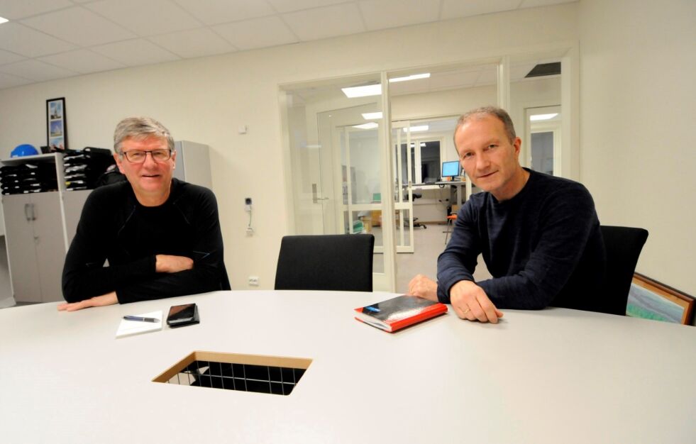 FORNØYD. Ole Martin Pettersen og Kjell Sæterhaug er fornøyd med å sitte i nye lokaler hos ISE.