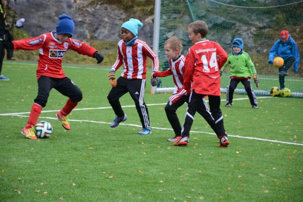 Fotballfest i ekte nordnorsk uvær