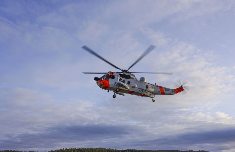 ULYKKE. Tre personer fraktes med Sea King til Nordlandssykehuset etter en trafikkulykke på E6 i Saltdal.
 Foto: Lise Åserud / NTB