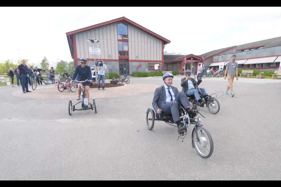 VIKTIG. Arbeids- og sosialminister Robert Eriksson valgte seg Valnesfjord da 26-årsgrensen for støtte til funksjonshemmede ble fjernet.
 Foto: Arild Bjørnbakk