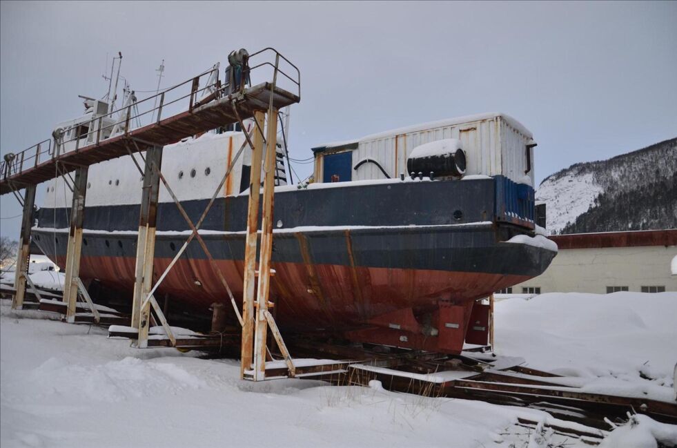 NYMO PEL. Denne båten står ved slippen ved det tidligere Drageverftet. Nå har Saltdal kommune krevd at eieren fjerner båten.