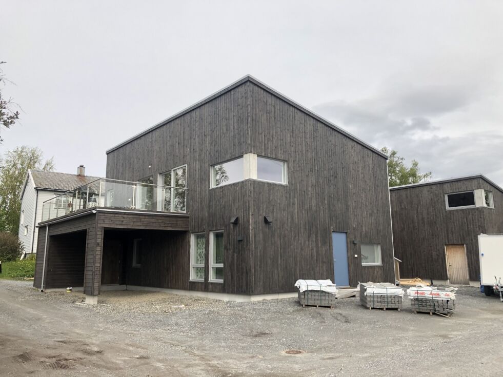 STRIDENS KJERNE. Dette er huset som kommunen mener boder er brukt som soverom av leietakerne til eier Emil Dahl.
 Foto: Helge Simonsen