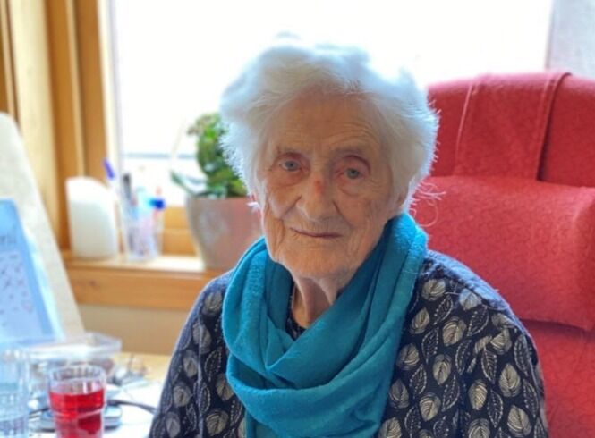 FRA NORDSIA. Kristine Hopen ble 103 år 25. april. Hun er fra Mørsvika, men har bodd på Sørfold eldresenter på Straumen siden i fjor sommer. Begge foto: Eva S. Winther