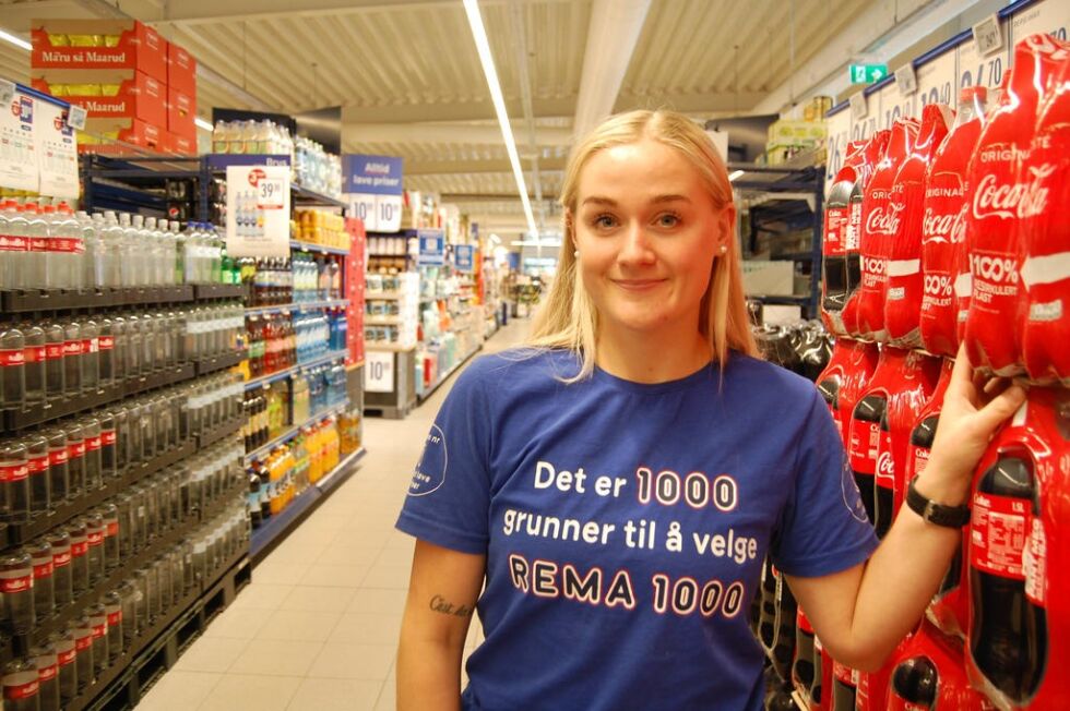 UNG SJEF. Anniken Steiring er blitt kjøpmann på Rema-butikken på Bertnes.
 Foto: Stig Bjørnar Karlsen