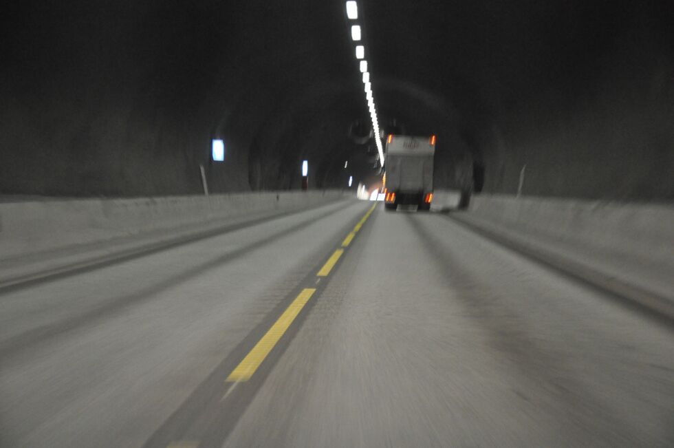 Politiet melder på Twitter at Kannflogtunellen er stengt etter at et kjøretøy mistet et hjul inne i tunellen (illustrasjonsfoto).
 Foto: Sylvia Bredal