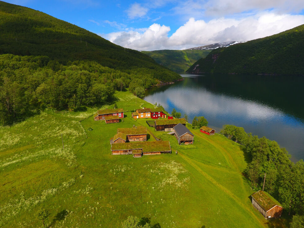 Sjønstå gård er det eneste fredede klyngetunet nord for Dovre og et av bare tre i Norge.
 Foto: Espen Johansen