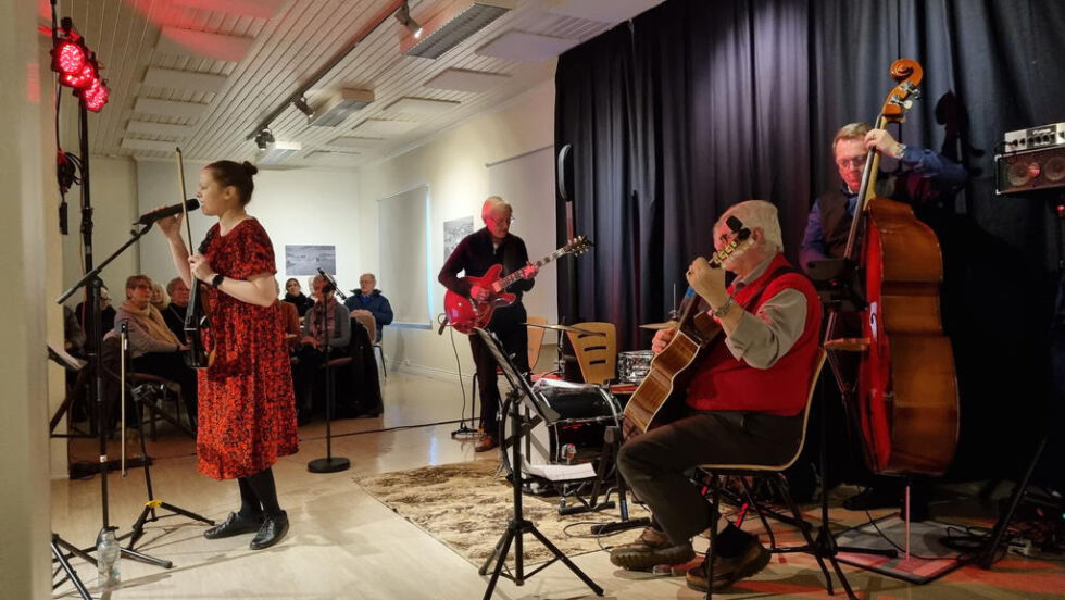 POPULÆRT. Med Maria Piel i spissen sørget MPQ for at de frammøtte fikk en stor konsertopplevelse på rødbrakka på Fauske bygdetun.
 Foto: Tove A Olsen