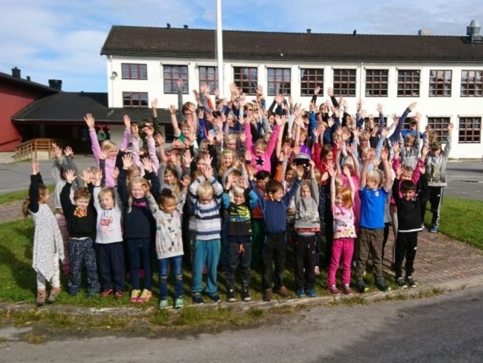 GOD SAK. Rundt 100 elever fra Røkland skole har denne uka sprunget inn et betydelig bidrag til en viktig sak. Foto: Lill Nybakk
