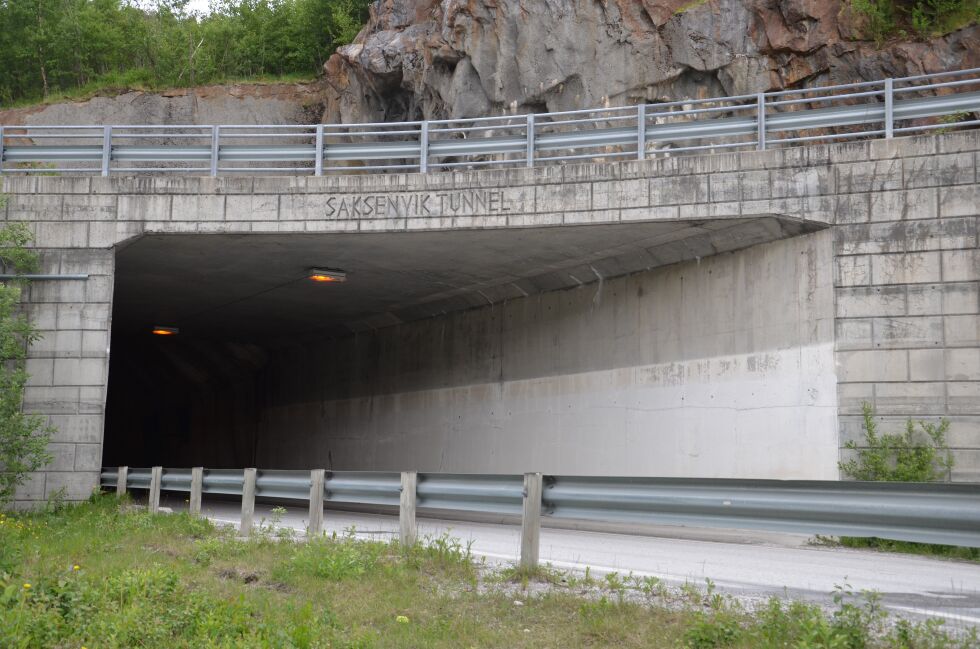 STENGT. E6 var stengt i flere timer mellom Saksenvik tunnel og Dalmovikhalstunellen trosdag kveld.
 Foto: Sverre Breivik