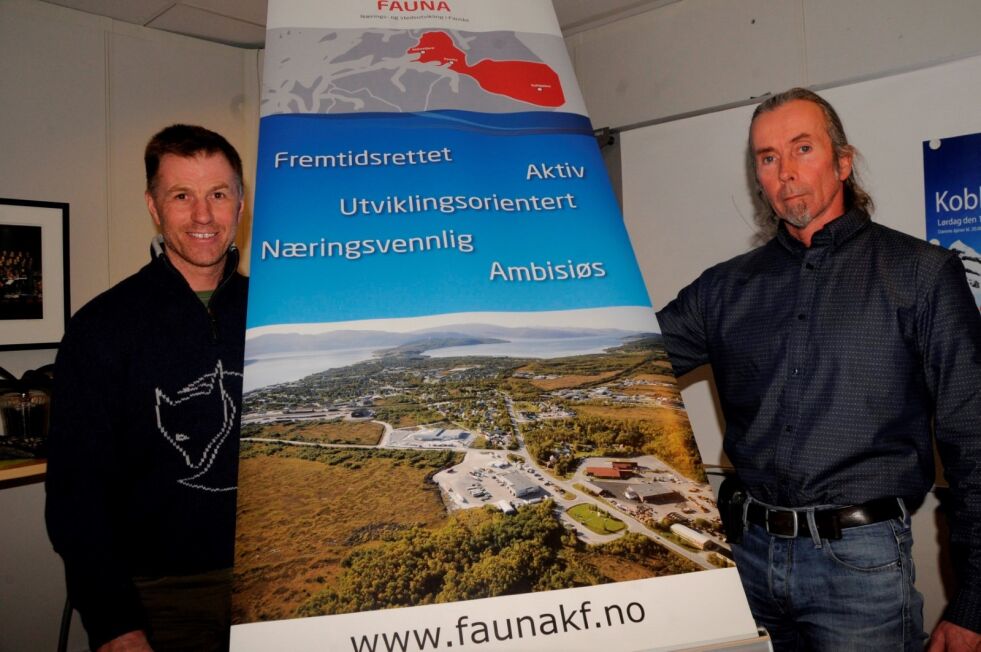 IKKE FORNØYD. Leder for Fauna Kristian Amundsen til venstre og Lasse Bang i Arctic Host er ikke fornøyd med svaret eller manglende svar fra Statnett. Foto: Arild Bjørnbakk